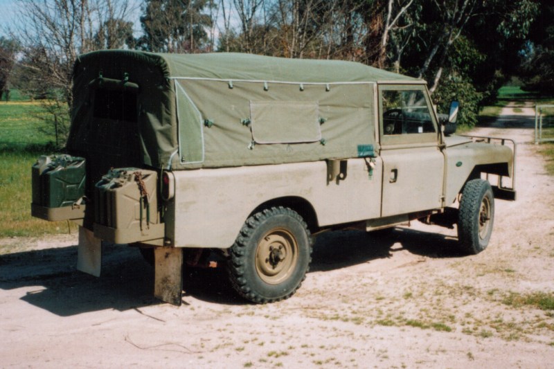 Australian Military Land-Rovers and Military Radios -REMLR
